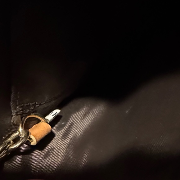 Dooney & Bourke Green Wristlet with Gold Accents Vintage - Picture 7 of 10